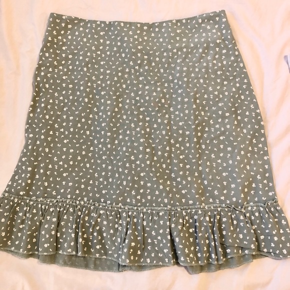 Brandy Melville Skirt - Picture 2 of 3